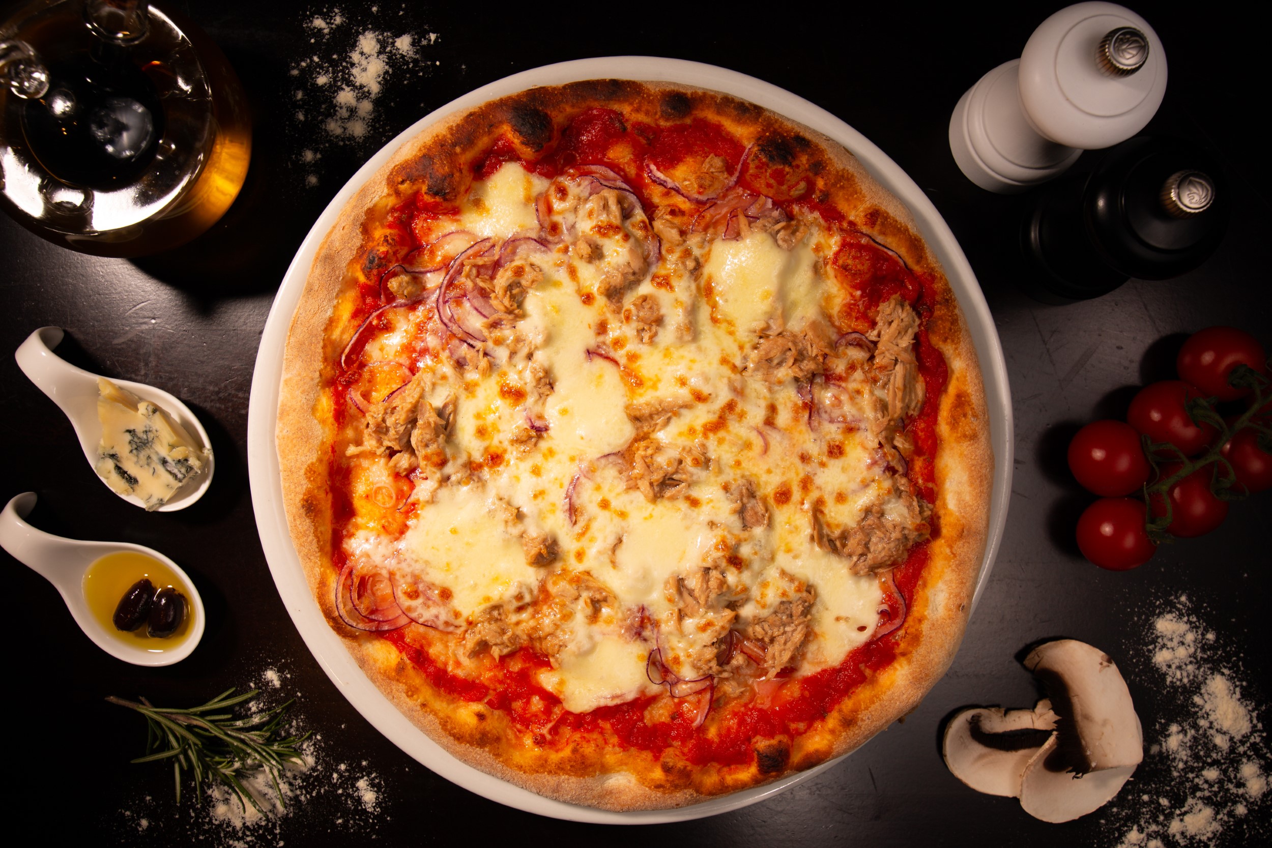 Pizza Tonno e Cipolla - Gran Gourmet Ristorante Bacau